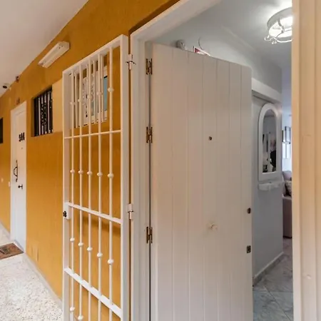Estudio Reformado Con Vistas Al Mar Y Piscina, Ideal Parejas En Benalmádena
