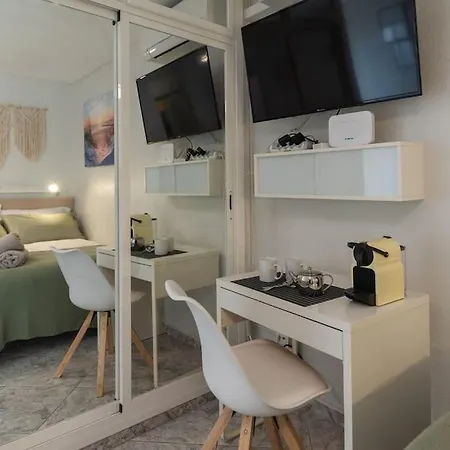 Estudio Reformado Con Vistas Al Mar Y Piscina, Ideal Parejas En