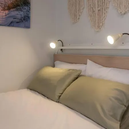 Estudio Reformado Con Vistas Al Mar Y Piscina, Ideal Parejas En