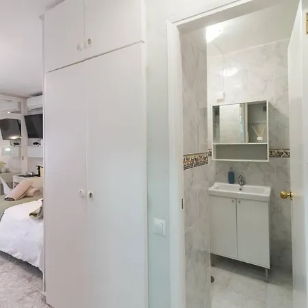 Estudio Reformado Con Vistas Al Mar Y Piscina, Ideal Parejas En *