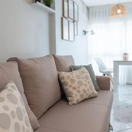 Estudio Reformado Con Vistas Al Mar Y Piscina, Ideal Parejas En