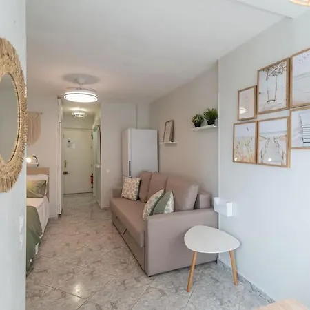 Estudio Reformado Con Vistas Al Mar Y Piscina, Ideal Parejas En 贝纳尔马德纳