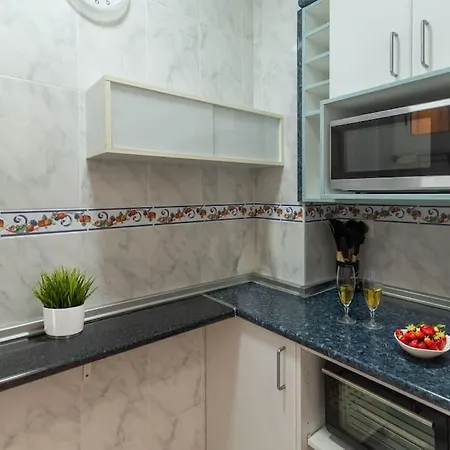 Estudio Reformado Con Vistas Al Mar Y Piscina, Ideal Parejas En *